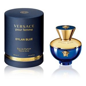 Versace Dylan Blue Pour Femme Eau de Parfum
Spray, 3.4 oz.New with out seal